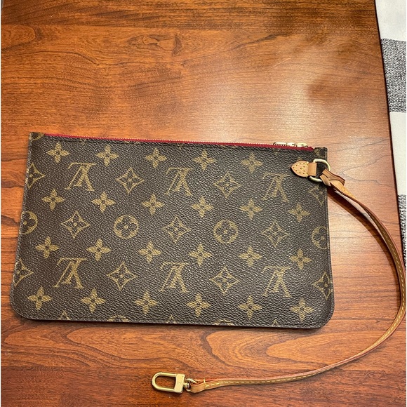 Louis Vuitton Pouchette wristlet - Picture 2 of 6